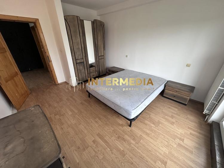 Casă individuală cu 4 camere cu Canalizare în Cetate
