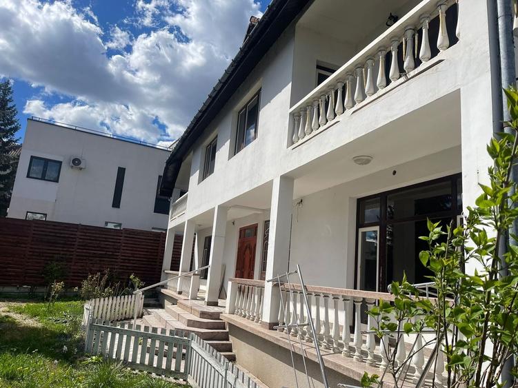 Casă individuală cu 7 camere cu Canalizare în Grigorescu