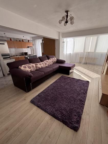 Apartament cu 3 camere decomandat în Tudor