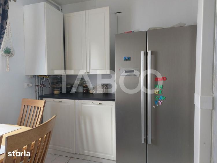 Apartament cu 3 camere decomandat, mobilat în Valea Aurie