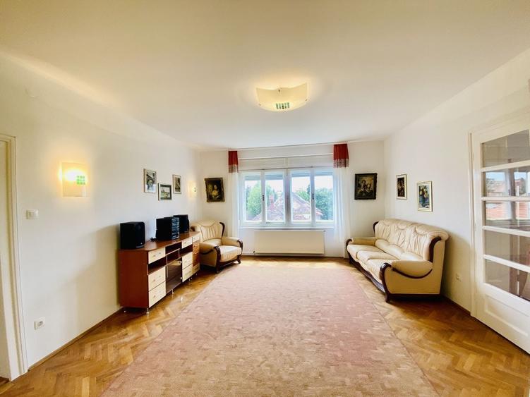 Apartament cu 4 camere în Sub Arini