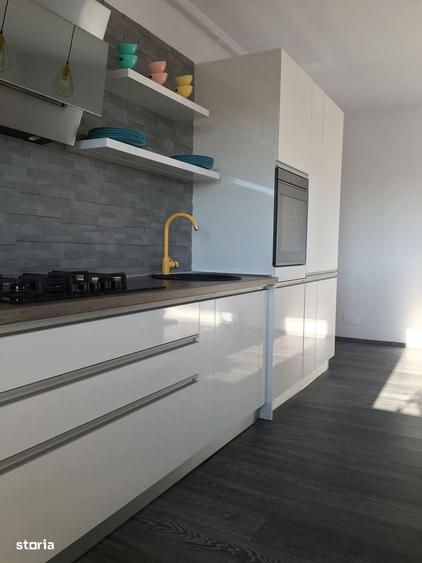 Apartament cu 3 camere în Tractorul
