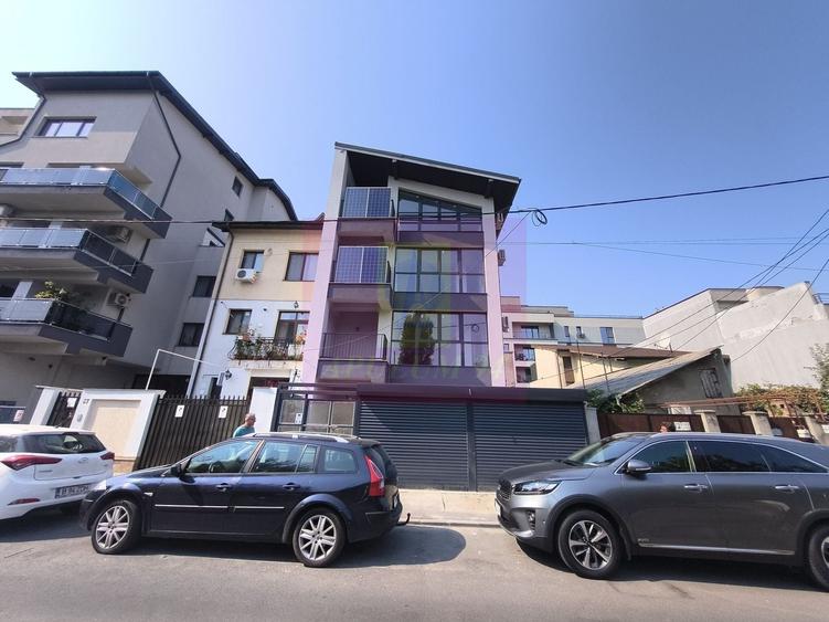 Casă individuală cu 6 camere cu Canalizare în Barbu Văcărescu