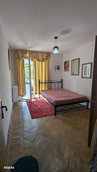 Apartament cu 3 camere semidecomandat în Dristor