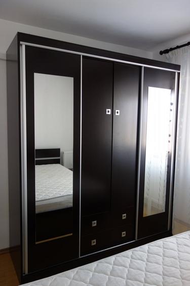 Apartament cu 2 camere semidecomandat, mobilat în Central