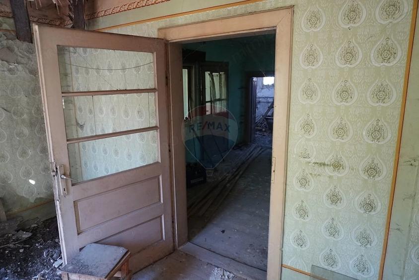 Casă cu 2 camere cu Teren 1958 Mp în Tisa