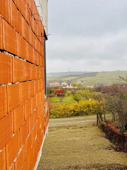 Duplex cu 10 camere decomandat cu Canalizare în Dealuri Oradea