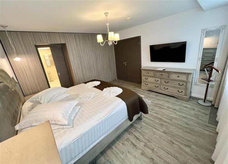 Apartament cu 6 camere decomandat, mobilat în Poiana Brașov