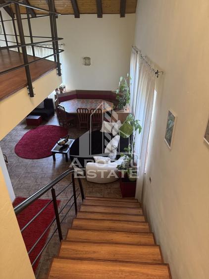Casă individuală cu 7 camere cu Canalizare în Ghiroda