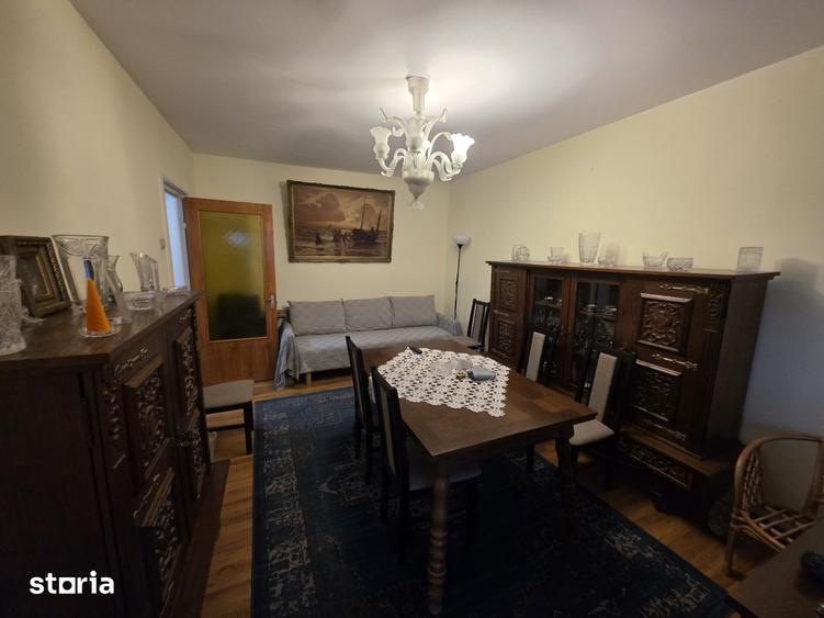 Apartament cu 3 camere decomandat în Tineretului
