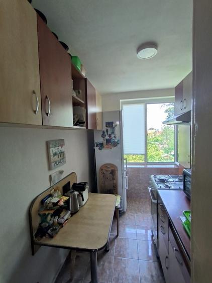 Apartament cu 3 camere semidecomandat în Cioceanu