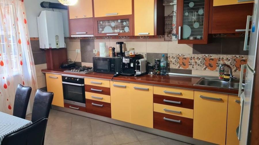 Apartament cu 3 camere decomandat în Calea Romanului