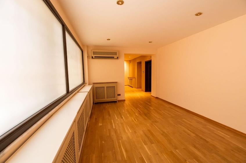 Casă individuală cu 22 camere cu Teren 719 Mp în Băneasa