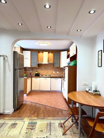 Apartament cu 3 camere decomandat în P-ța Unirii