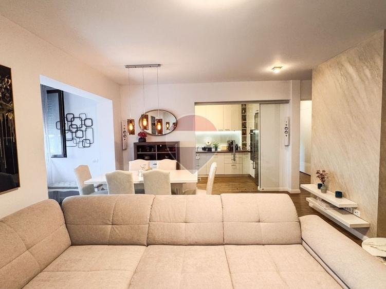 Apartament cu 4 camere decomandat în Periferie