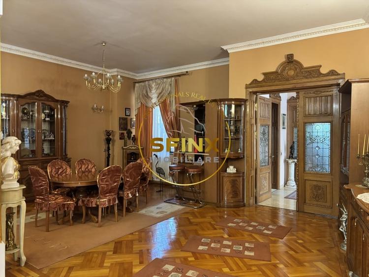 Casă individuală cu 9 camere cu Canalizare în Cotroceni
