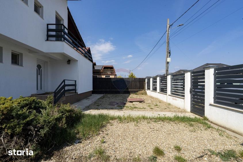 Casă cu 6 camere cu Teren 501 Mp în Sântandrei