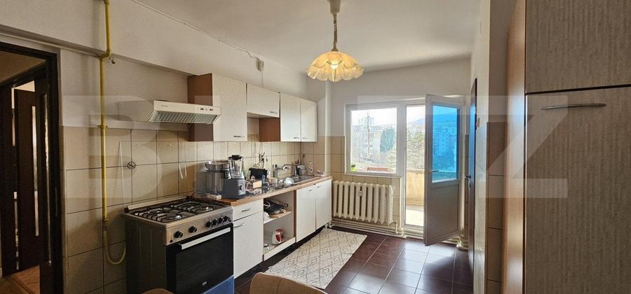 Apartament cu 5 camere decomandat, mobilat în Trident