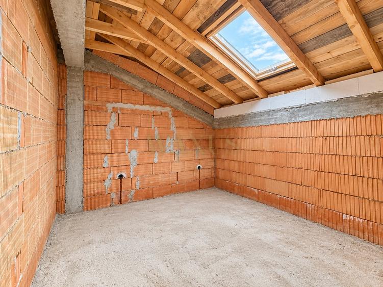Apartament cu 4 camere semidecomandat în Mărăști
