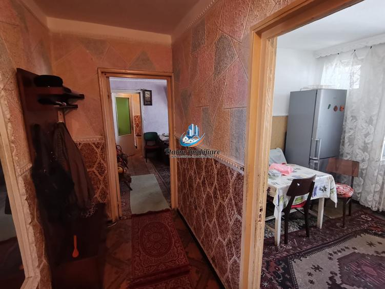Apartament cu 3 camere semidecomandat în Dărmănești