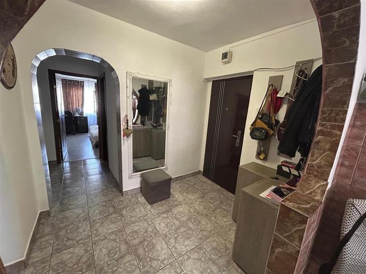 Apartament cu 3 camere decomandat în Brăilei