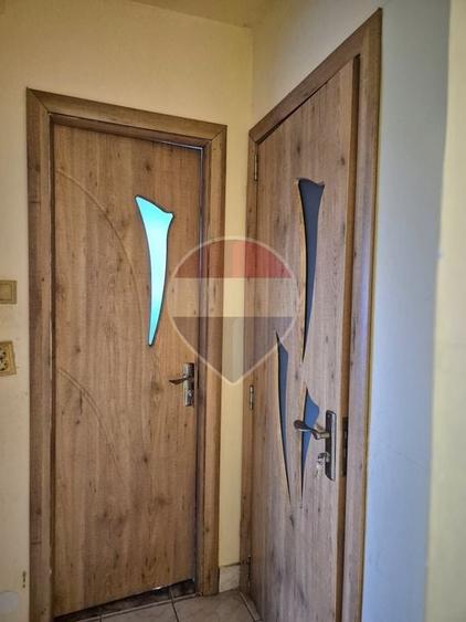 Apartament cu 4 camere decomandat, mobilat în Central