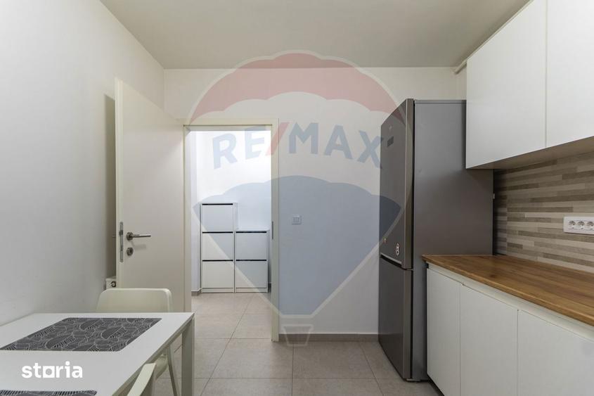 Apartament cu 3 camere, mobilat în Tractorul