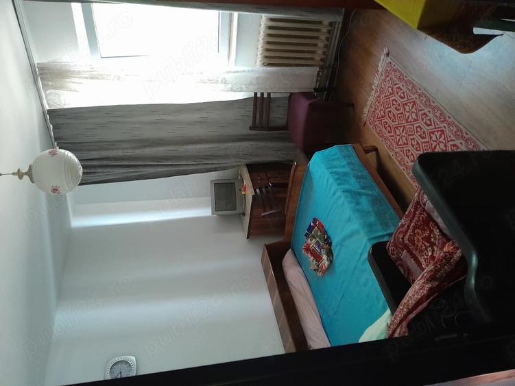 Apartament cu 3 camere semidecomandat în Central