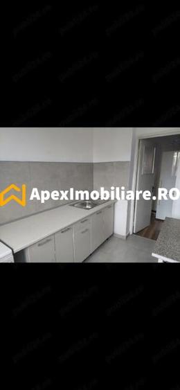 Apartament cu 3 camere decomandat, mobilat în Păcii