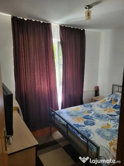 Apartament cu 3 camere semidecomandat în Crihala