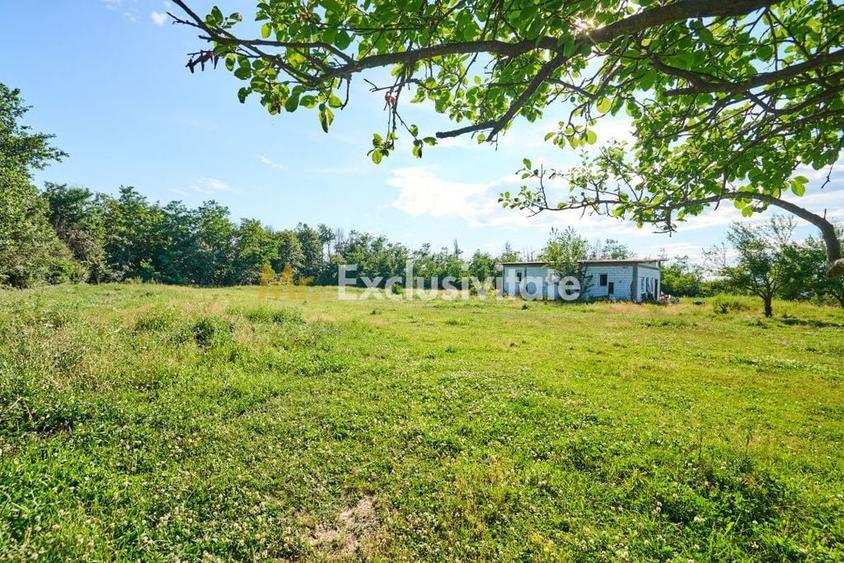 Casă cu 1 camere cu Teren 1100 Mp în Budeasa