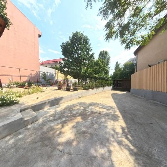 Casă cu 9 camere cu Piscina în Dristor