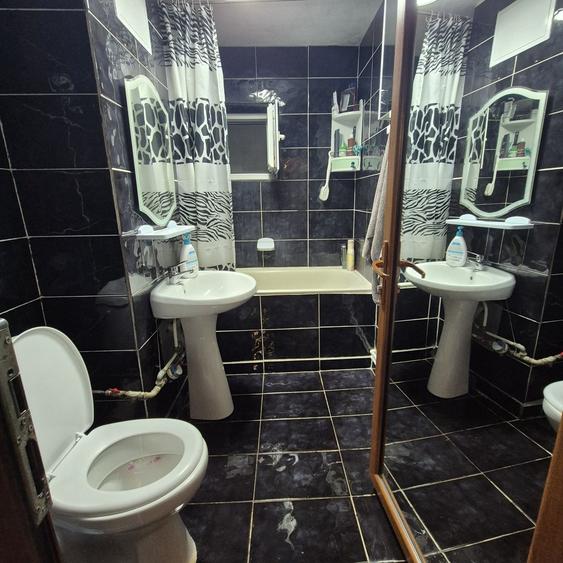 Apartament cu 3 camere decomandat în Vărsătura