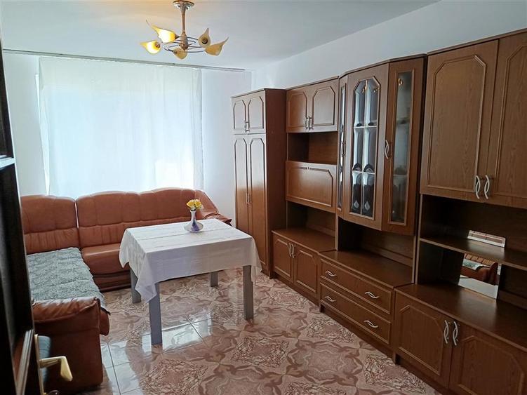 Apartament 3 camere in zona centrala Moldova Noua - 2