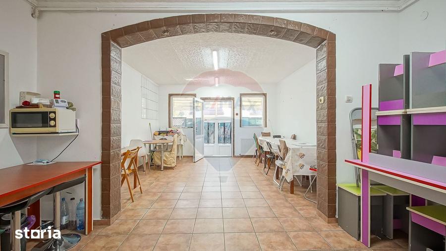 Casă cu 3 camere cu Teren 100 Mp în Central