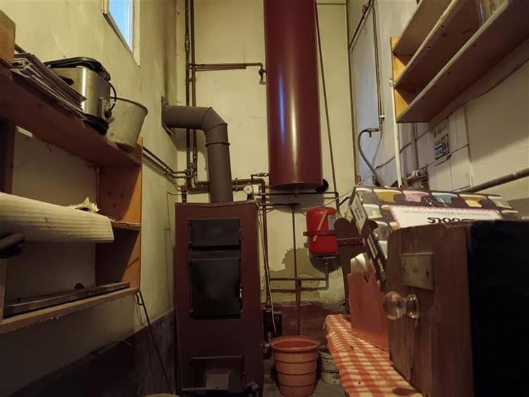 Casă individuală cu 9 camere cu Canalizare în Praid