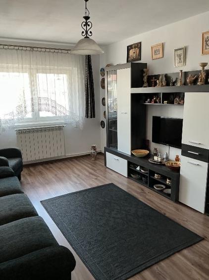Apartament cu 2 camere decomandat, mobilat în Est