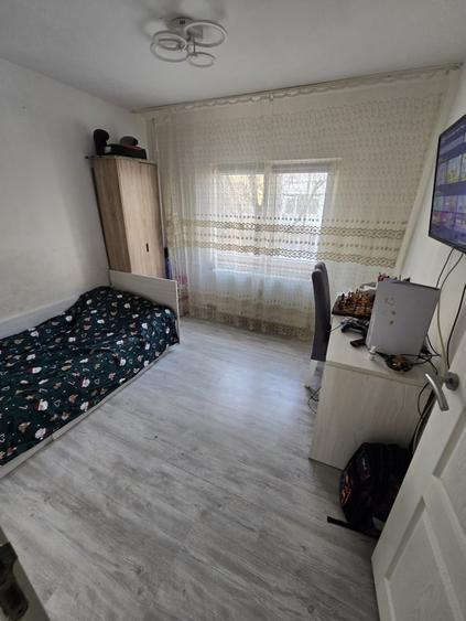 Apartament cu 3 camere decomandat, mobilat în Micălaca