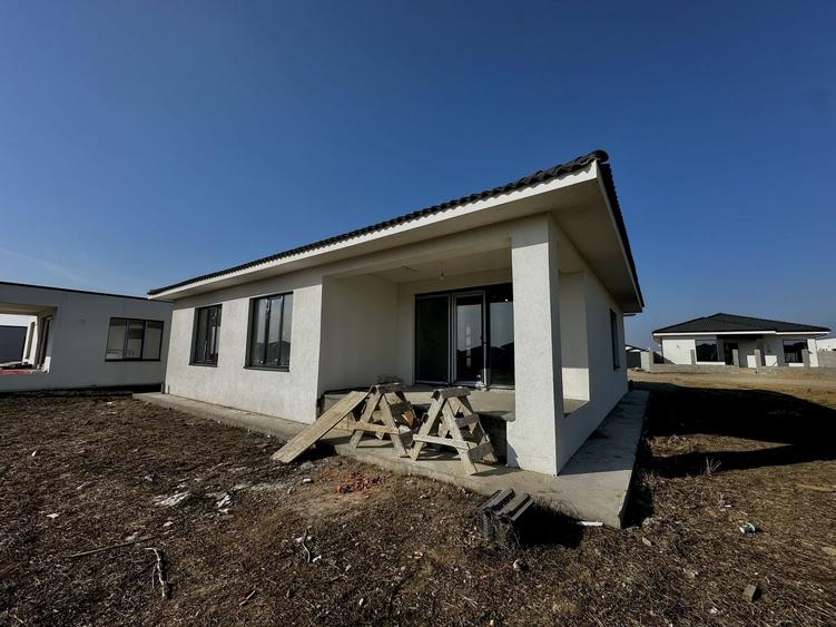 Casă individuală cu 4 camere cu Canalizare în Sântandrei