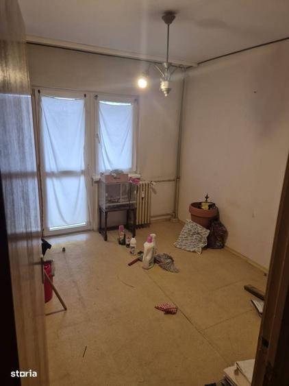 Apartament cu 4 camere decomandat în Drumul Taberei