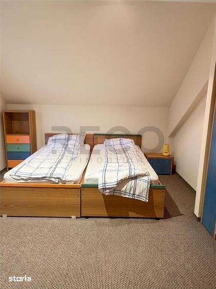 Casă cu 5 camere cu Teren 8030 Mp în Sânmartin