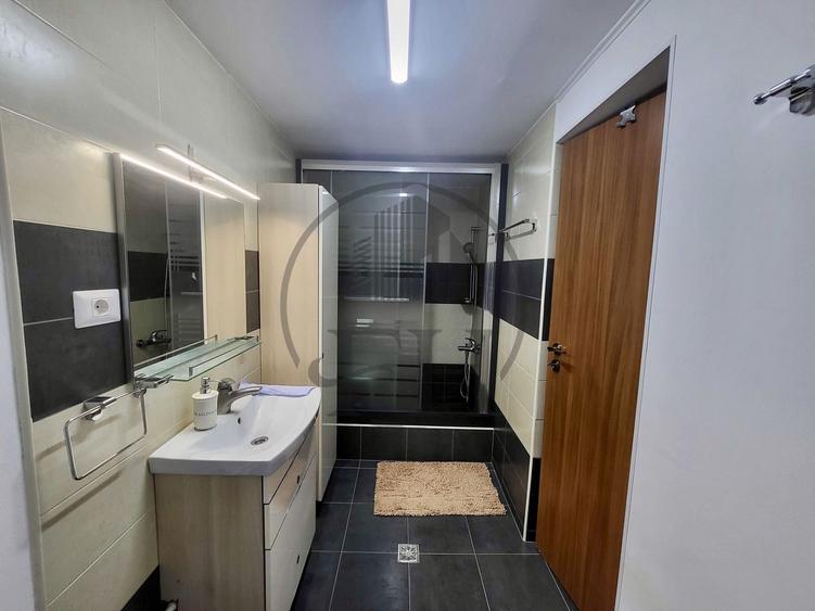 Casă individuală cu 14 camere cu Canalizare în Central