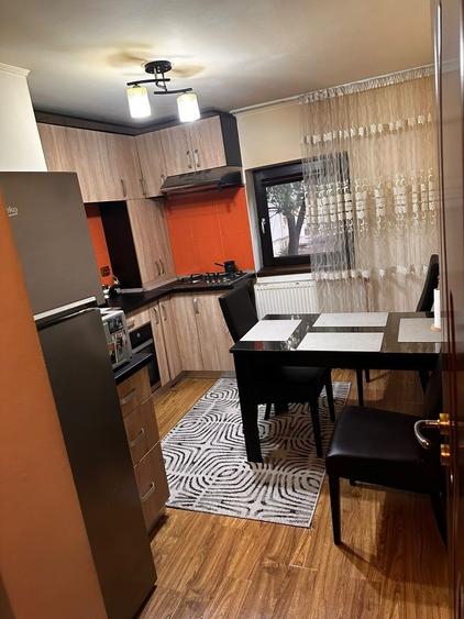 Apartament cu 3 camere decomandat în Exterior Vest