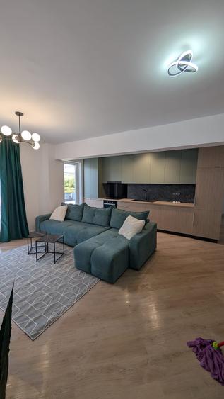 Apartament cu 3 camere semidecomandat în Florești