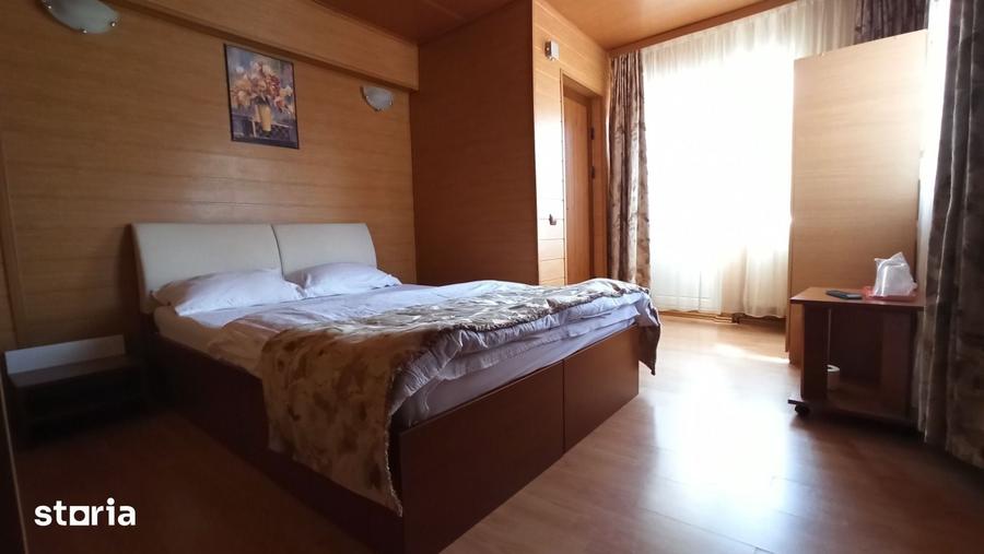 Casă cu 9 camere cu Teren 250 Mp în Central