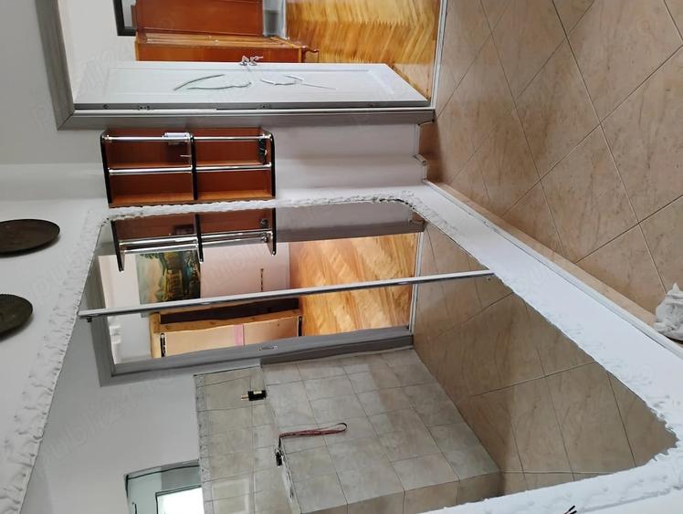 Apartament cu 3 camere semidecomandat în Dâmbovița