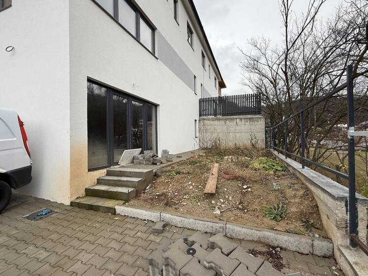 Duplex cu 4 camere cu Canalizare în Florești