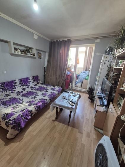 Apartament semidecomandat în Costin Georgian