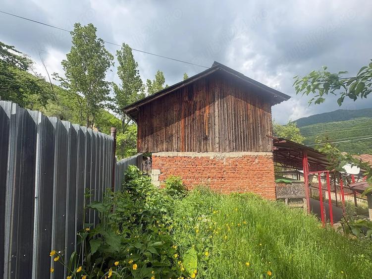 Casă cu 1 camere cu Teren 285 Mp în Șotrile