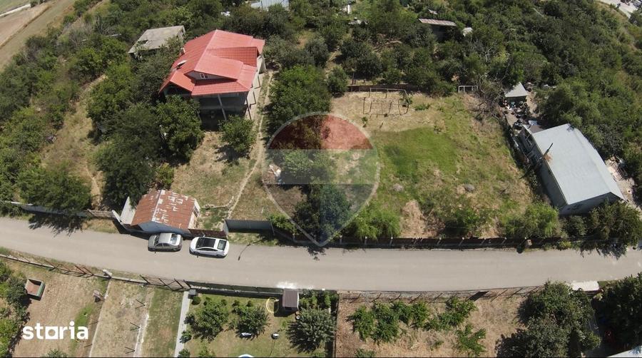 Casă cu 6 camere cu Teren 2600 Mp în Grădinari